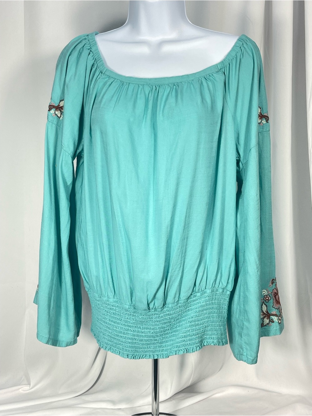 Ariat Turquoise Embroidered Peasant Top w/slight bell wrist hem. Flowy & baggy